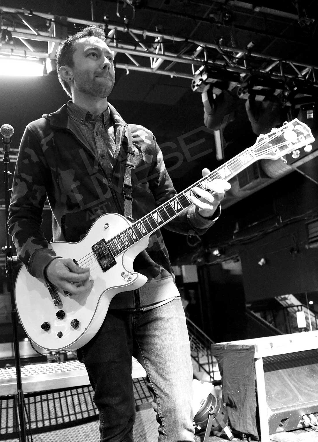 Tim McIlrath Playing Guitar at Rehearsals - Exclusive